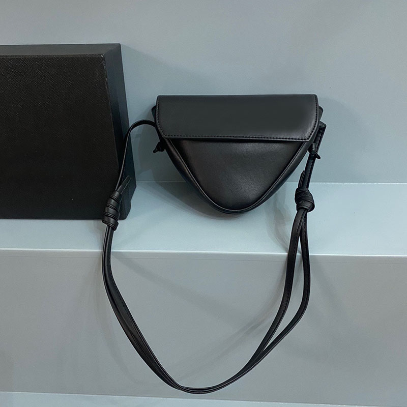 Classic style Fashion Triangle Cross Body Women Bag Handbag Designers Shoulder Bags Genuine Leather High Quality Handbags, Flower-white
Classic style Fashion Triangle Cross Body Women Bag Handbag Designers Shoulder Bags Genuine Leather High Quality Handbags, Flower-white