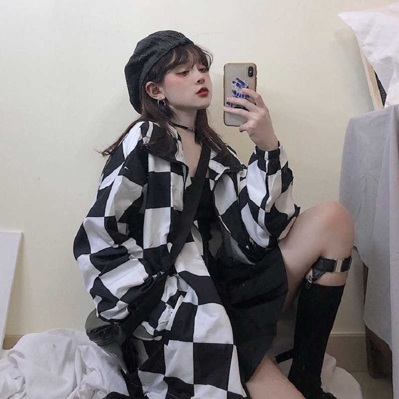Summer Korean Ulzzang casual fashion punk Vintage large size hip-hop plaid long sleeve Harajuku streetwear loose hooded jacket 210608
Summer Korean Ulzzang casual fashion punk Vintage large size hip-hop plaid long sleeve Harajuku streetwear loose hooded jacket 210608