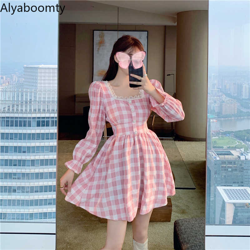 Japanese Autumn Women Mini Lolita Dress Square Collar With Lace Pink Plaid Beading Dress Flare Sleeve Cute Kawaii Feminine Dress 210729