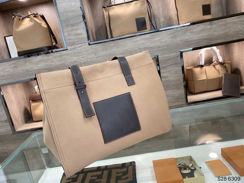 women shoulder bags 2021 summer and autumn Fashion Ladies Tote bag high-capacity High-quality solid Suede Logo Embossed Famous Luxury, Color 1
women shoulder bags 2021 summer and autumn Fashion Ladies Tote bag high-capacity High-quality solid Suede Logo Embossed Famous Luxury, Color 1