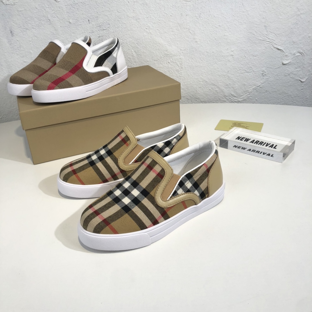 Slip On Tennis 1977 boys and girls sneakers, baby slip-on canvas shoes, classic jacquard denim, Italian luxury casual shoes, Black
Slip On Tennis 1977 boys and girls sneakers, baby slip-on canvas shoes, classic jacquard denim, Italian luxury casual shoes, Black