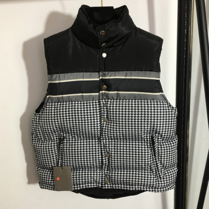 Classic design women down jacket double-sided wear hoodie coat vest suit 98% high-end Winter Designer hooded bread jacket logo Cd brand long, Black
Classic design women down jacket double-sided wear hoodie coat vest suit 98% high-end Winter Designer hooded bread jacket logo Cd brand long, Black