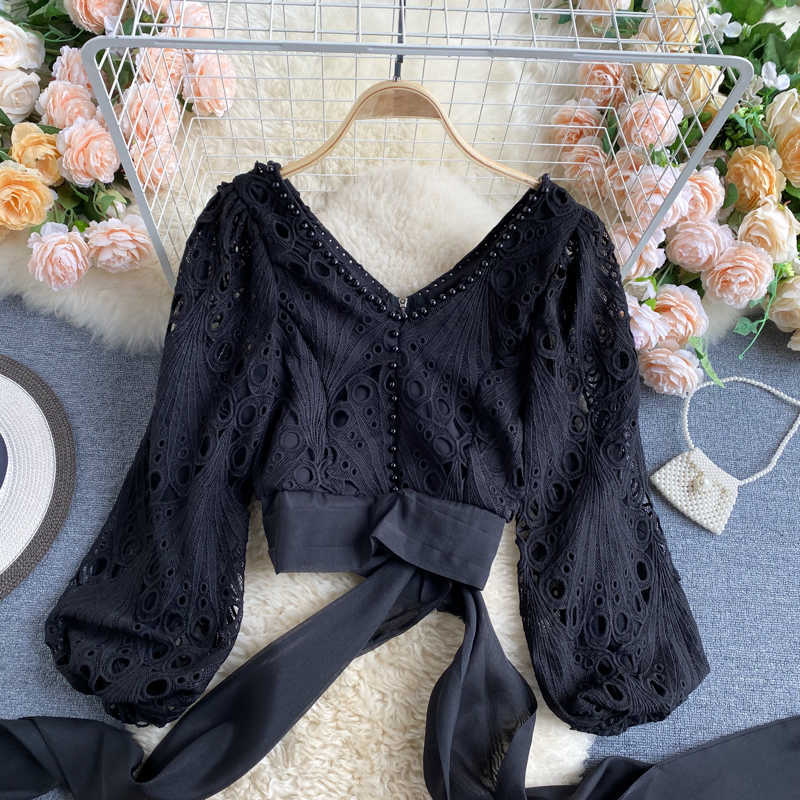 Court Women Hollowed-out Lace Long Sleeve High Waist Short Tops Lady Fashion Elegant Bead Shirt Korean Clothing Blouse P518 210527