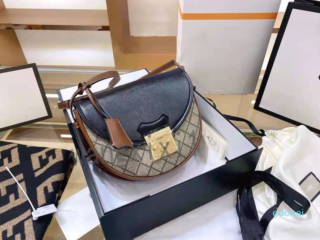 2021 designer design high quality brand classic crescent saddle bag, diagonal bag, black and old flower stitching, size: 24cm, Make up for postage
2021 designer design high quality brand classic crescent saddle bag, diagonal bag, black and old flower stitching, size: 24cm, Make up for postage