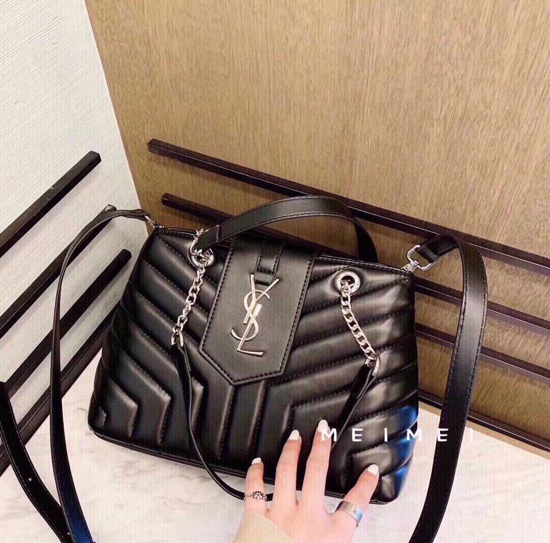 the designers 2021 soft leather women handbag logo capacity tote bags fashion makeup luxurys brang bag -l3811, Red;black
the designers 2021 soft leather women handbag logo capacity tote bags fashion makeup luxurys brang bag -l3811, Red;black