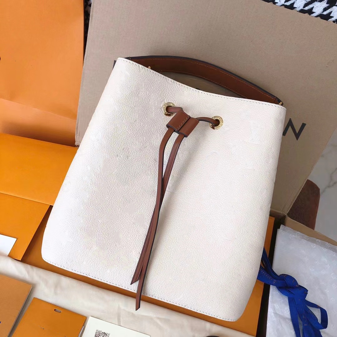 Large Capacity Bucket Bags Top Luxury Designer Crossbody Shoulder Bag Handbag Women Fashion Leather with Original Box
Large Capacity Bucket Bags Top Luxury Designer Crossbody Shoulder Bag Handbag Women Fashion Leather with Original Box