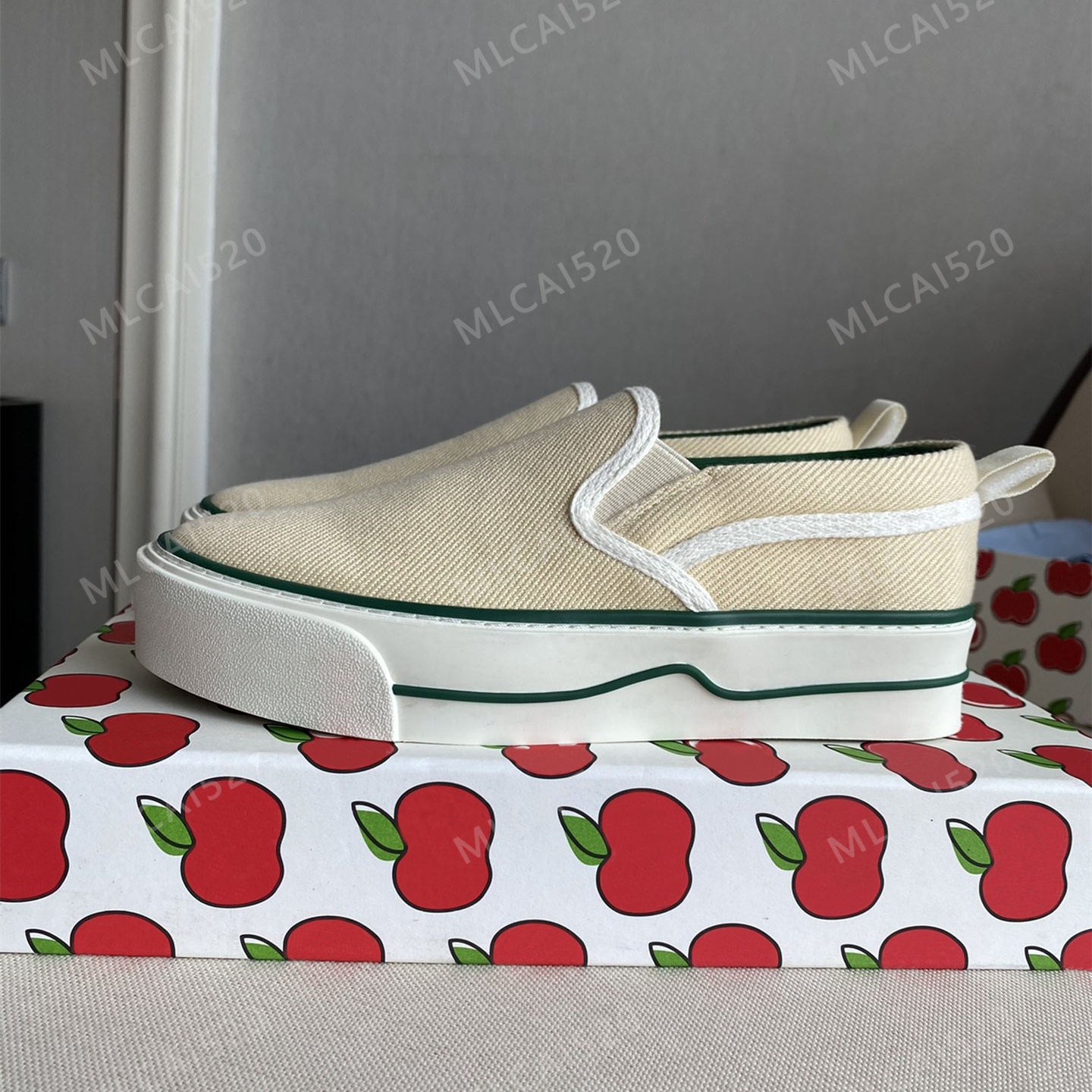 Tennis 1977 Slip-on Sneaker Casual Shoes Rubber sole with contrast stripe Apple Classic ACE Women Luxurys Designers Trainer, Black
Tennis 1977 Slip-on Sneaker Casual Shoes Rubber sole with contrast stripe Apple Classic ACE Women Luxurys Designers Trainer, Black