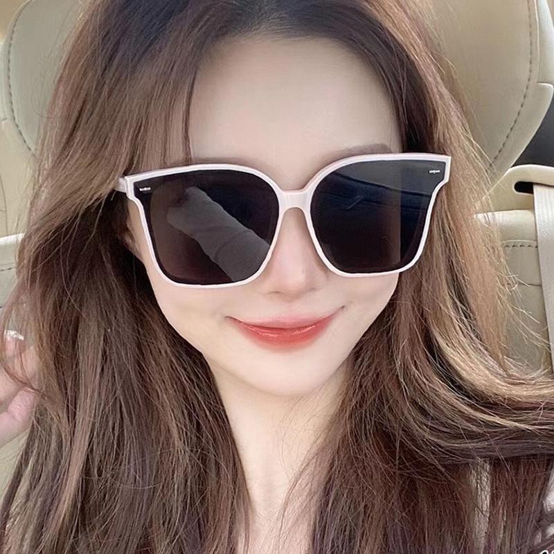 Sunglasses Rivet Square Frame Men Women Gray Lens UV400 Protection Eyewear Fashion Design Gafas De Sol, White;black
Sunglasses Rivet Square Frame Men Women Gray Lens UV400 Protection Eyewear Fashion Design Gafas De Sol, White;black