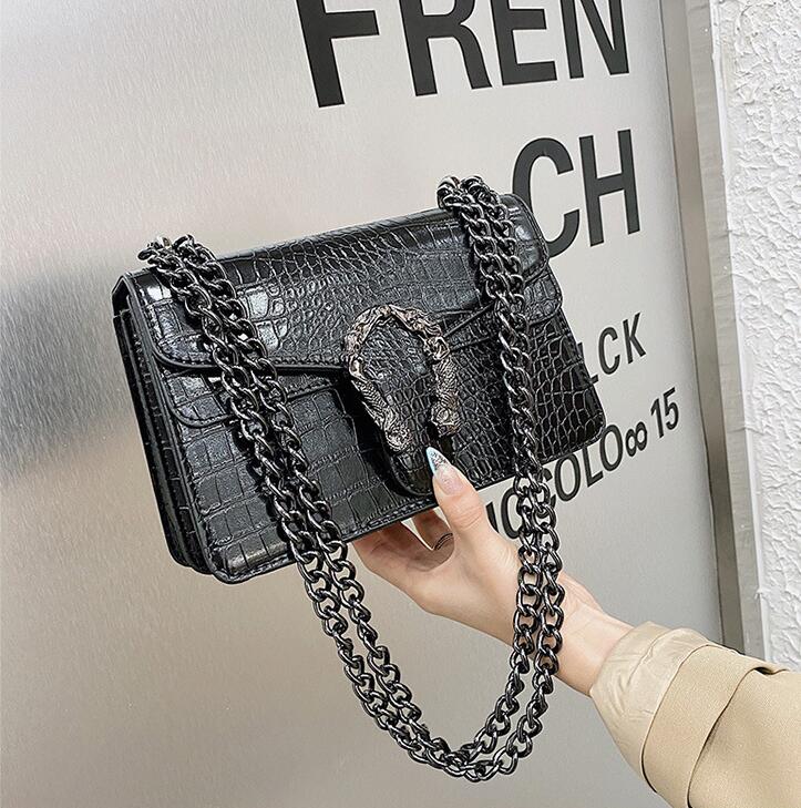Factory wholesale women chain bag simple atmospheric pressure flower leather messenger bags street trend crocodile handbags retro Stone womens handbag
Factory wholesale women chain bag simple atmospheric pressure flower leather messenger bags street trend crocodile handbags retro Stone womens handbag