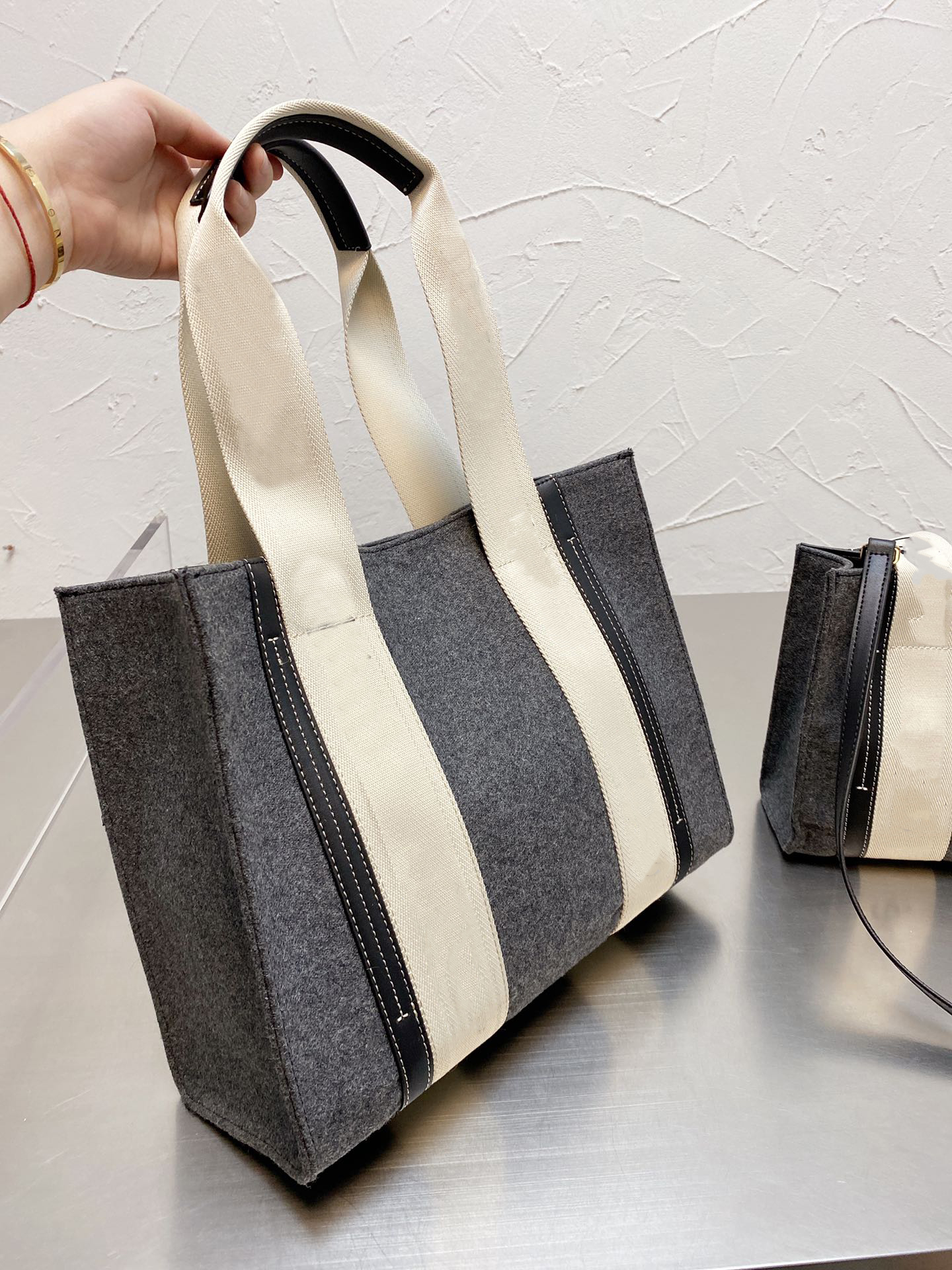 Top Women handbags WOODY Tote shopping bag handbag high quality canvas fashion linen Large Beach bags luxury designer travel Crossbody Shoulder Wallet Purses, For consultation
Top Women handbags WOODY Tote shopping bag handbag high quality canvas fashion linen Large Beach bags luxury designer travel Crossbody Shoulder Wallet Purses, For consultation