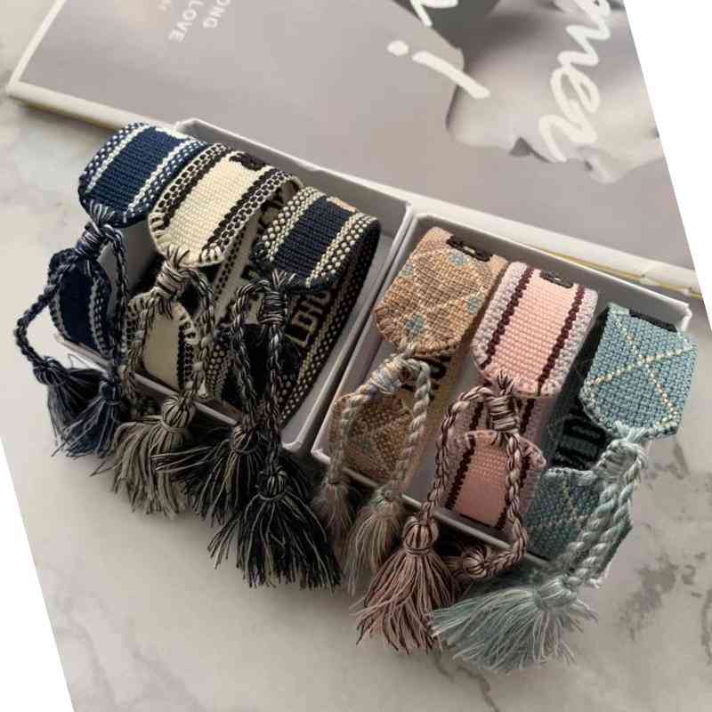 2022 Fashion Accessories Luxury Designer Jewelry Women Men Bracelets Fashion Braided Tassel 34 Style Embroidered Lovers DesignerU10F
2022 Fashion Accessories Luxury Designer Jewelry Women Men Bracelets Fashion Braided Tassel 34 Style Embroidered Lovers DesignerU10F