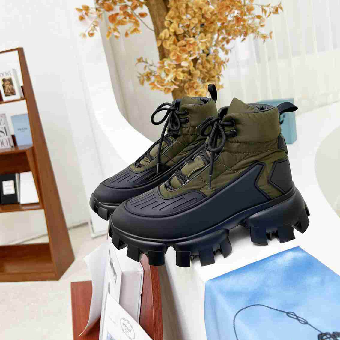 Triangle Catwalk shoes Label Spelling Color Thick Bottom High-Top Old Daddy Shoes Couple Models Female Leather Lace-up Gear Casual Trainers Sneakers
Triangle Catwalk shoes Label Spelling Color Thick Bottom High-Top Old Daddy Shoes Couple Models Female Leather Lace-up Gear Casual Trainers Sneakers
