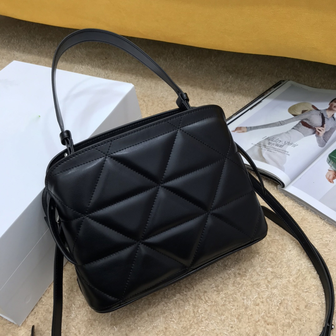 Fashion high quality designer leather ladies bag goods cross body handbag size 26-20-11cm, Black
Fashion high quality designer leather ladies bag goods cross body handbag size 26-20-11cm, Black