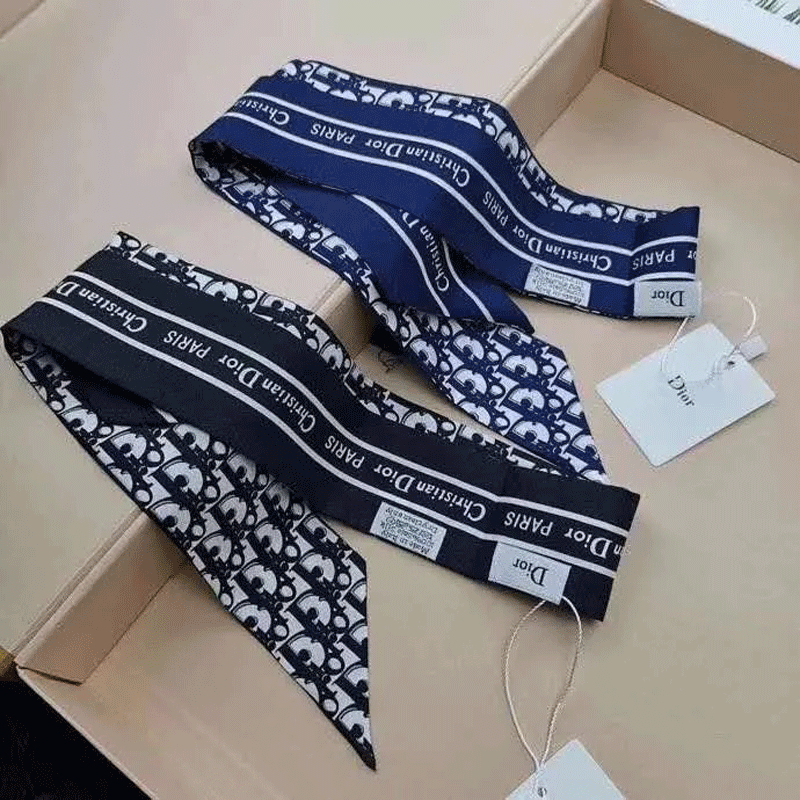 Classic Handbag Scarf Headbands Women Letter Silk Scraves Bandeaux Bag Hair BANDEAU 8x120cm
Classic Handbag Scarf Headbands Women Letter Silk Scraves Bandeaux Bag Hair BANDEAU 8x120cm