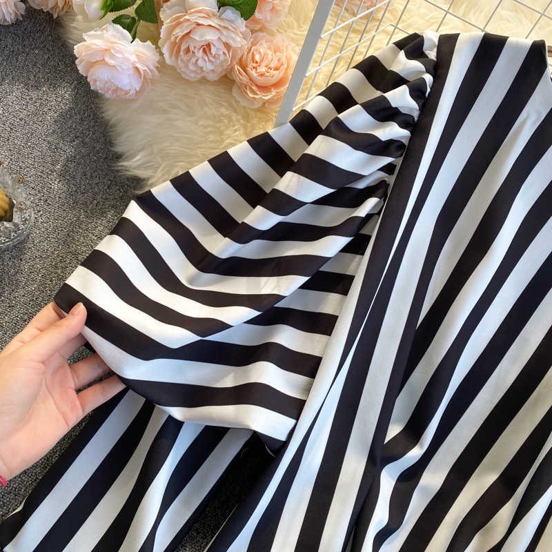 Elegant Ladies White and Black Striped Blouse Women Chic Long Puff Sleeve O-neck Back Zipper Women's Shirt Fashion Tops 210603
