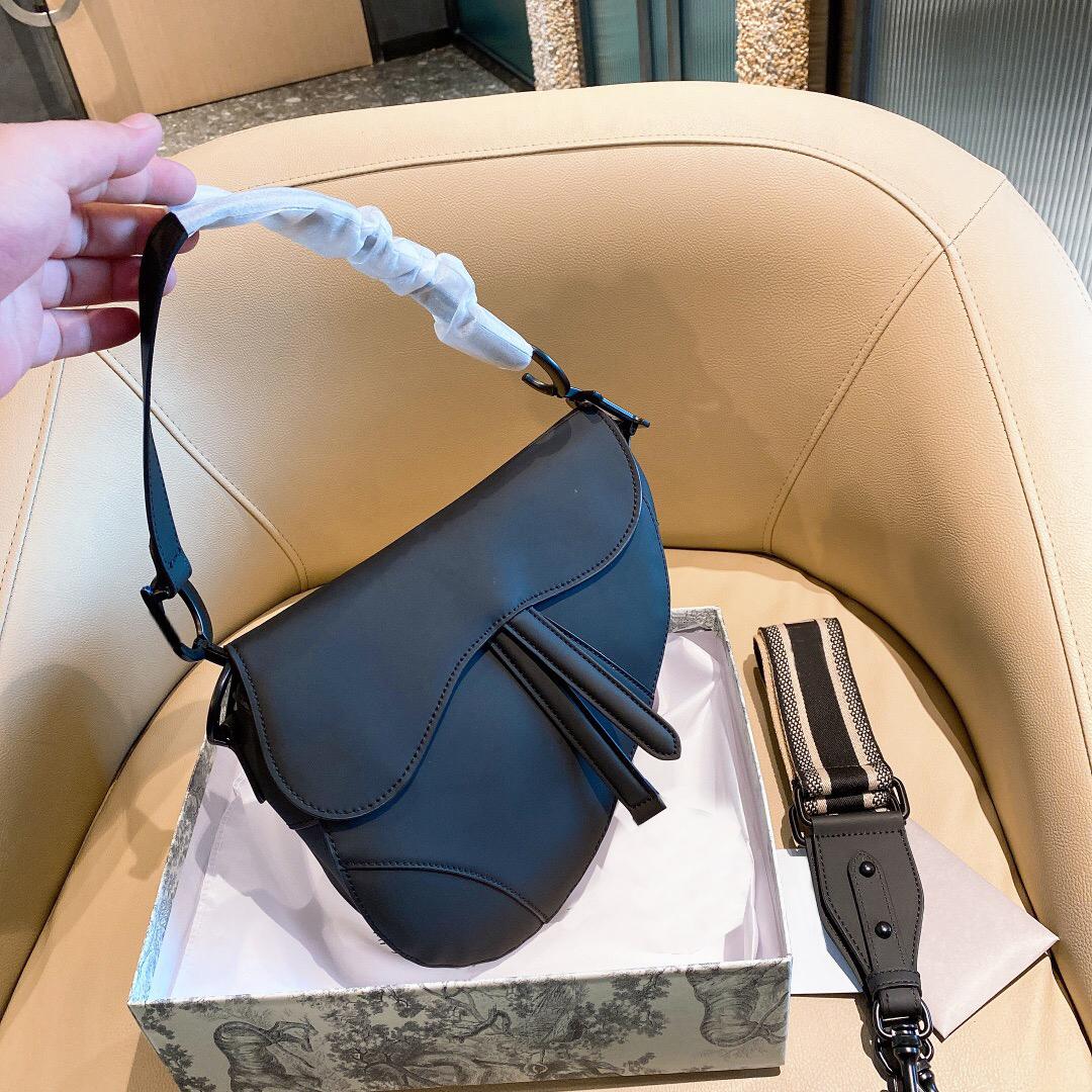 Designer handbag leather saddle bags high quality metal pendant shoulder bag tote women black frosted hardware full set gift box packaging
Designer handbag leather saddle bags high quality metal pendant shoulder bag tote women black frosted hardware full set gift box packaging