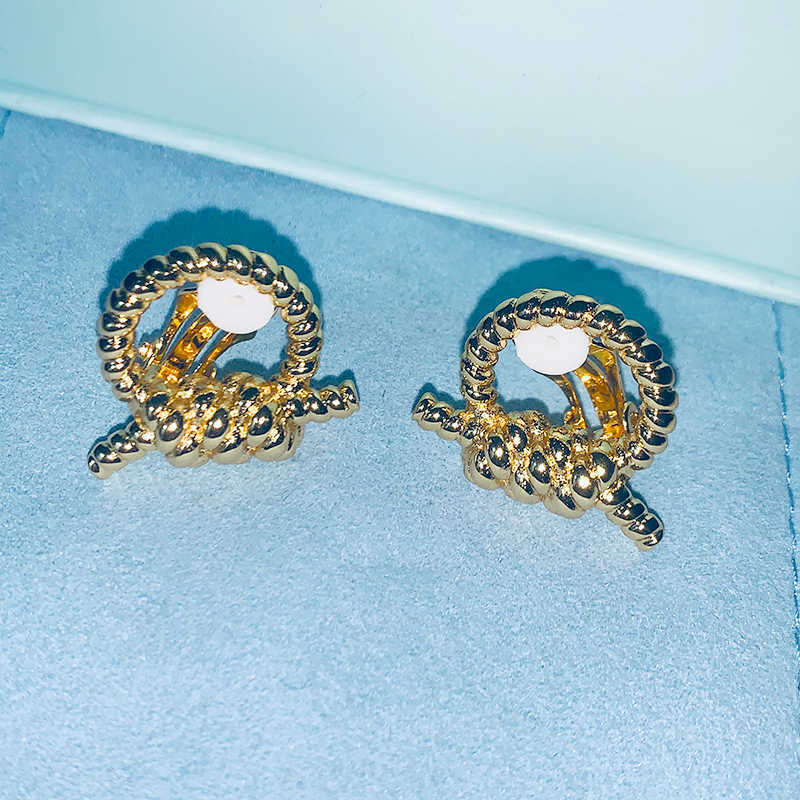 HEF jewelry original spiral spaghetti ear clip female Lu Keran same type of Pierced Earrings Silver
HEF jewelry original spiral spaghetti ear clip female Lu Keran same type of Pierced Earrings Silver