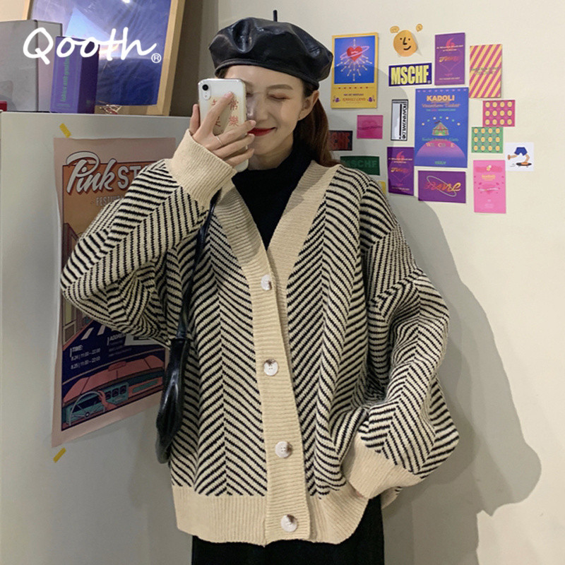 Qooth V-Neck Stripe Knitted Straight Cardigan Womens Korean Style Loose Sweet Cardigan Retro Single-Breasted Sweater QT618 210518, Black
Qooth V-Neck Stripe Knitted Straight Cardigan Womens Korean Style Loose Sweet Cardigan Retro Single-Breasted Sweater QT618 210518, Black