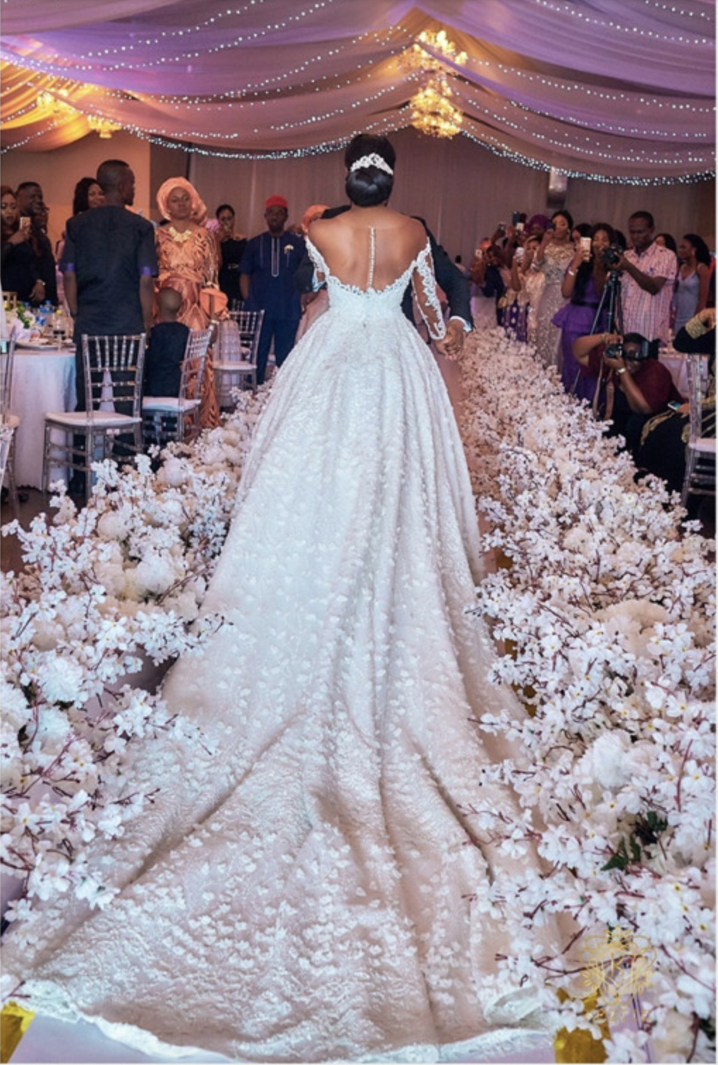 2021 New Luxury Long Sleeve Ball Gown Wedding Dress Illusion Top Pearl Beaded Lace Bridal Gowns Vestido De Noiva