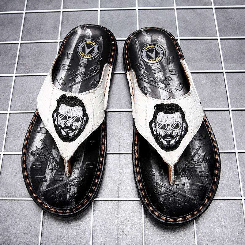Slippers Flip-Flops Men's Summer 2021 Cowhide,European And American Embroidered Leather Hand-Sewn Beach Sandals, Black
Slippers Flip-Flops Men's Summer 2021 Cowhide,European And American Embroidered Leather Hand-Sewn Beach Sandals, Black
