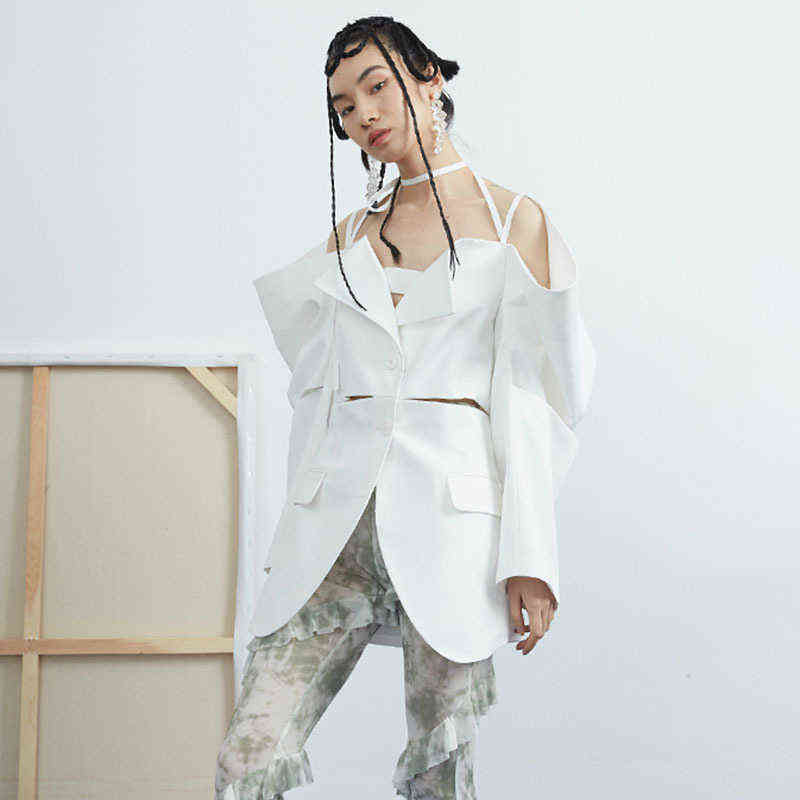 TWOTWINSTYLE Loose White Blazer For Women Notched Collar Long Sleeve Hollow Out Casual Blazers Female Fashion Clothing 211122