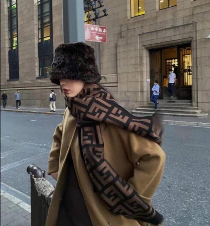 woman cashmere scarf Men and Women winter scarves ladies Shawls Big Letter pattern Print Pashminas 70cm X 180cm
woman cashmere scarf Men and Women winter scarves ladies Shawls Big Letter pattern Print Pashminas 70cm X 180cm