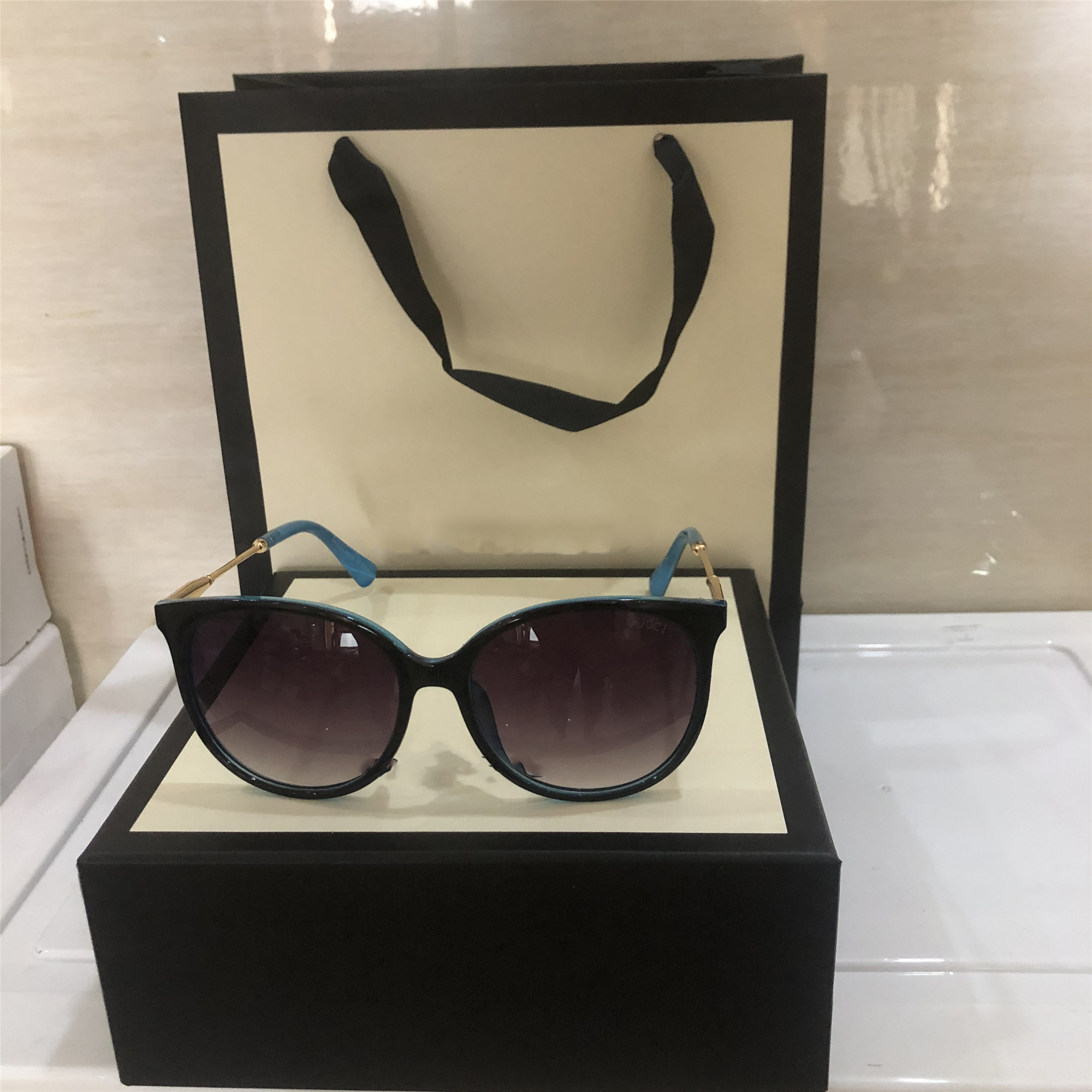 Designer Sunglasses Luxury Men Eyeglasses Outdoor Shades PC Frame Fashion Classic Lady Sun glasses Mirrors for Women
Designer Sunglasses Luxury Men Eyeglasses Outdoor Shades PC Frame Fashion Classic Lady Sun glasses Mirrors for Women