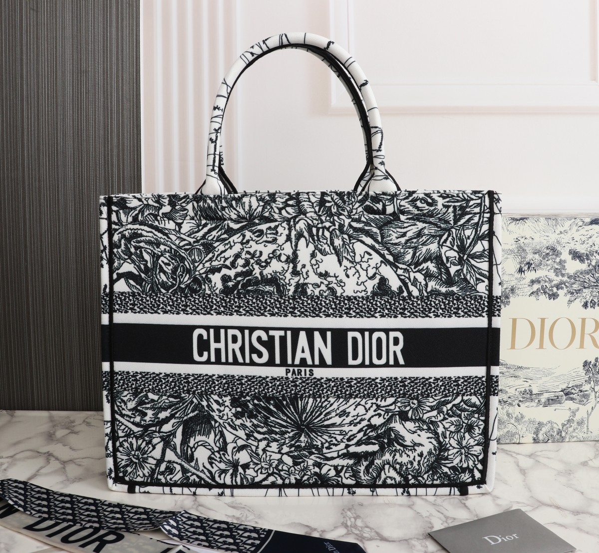 Now19 Top Quality Oblique motif Book Totes bag handbags Classic Colorful Luxurys Designers womens handbag embroidered large embroidery Canvas lady shoppping bags
Now19 Top Quality Oblique motif Book Totes bag handbags Classic Colorful Luxurys Designers womens handbag embroidered large embroidery Canvas lady shoppping bags