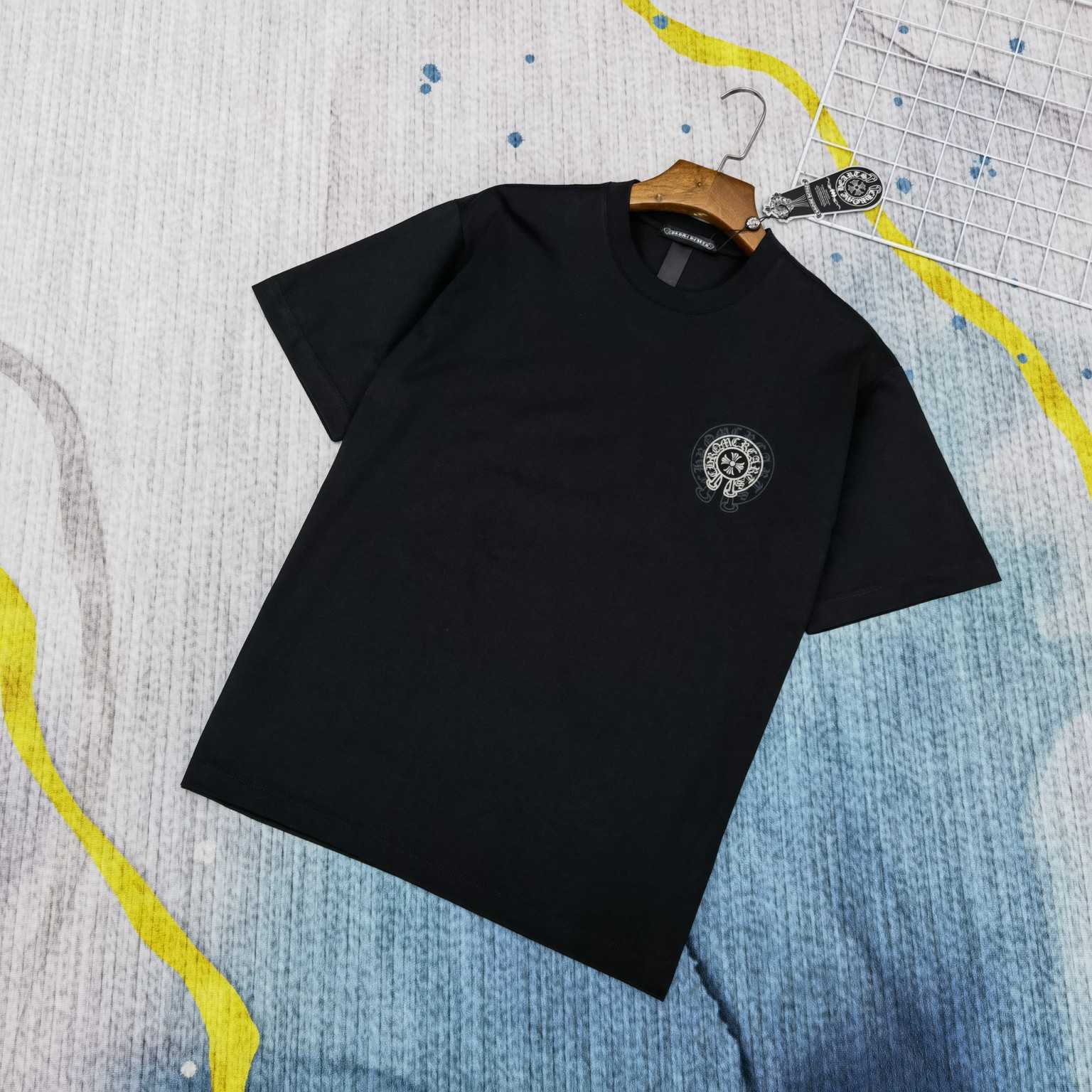 brand chrome Chao hearts crosin ghosting horseshoe Sanskrit cross print men's and women's Short Sleeve T-Shirt, White;black
brand chrome Chao hearts crosin ghosting horseshoe Sanskrit cross print men's and women's Short Sleeve T-Shirt, White;black