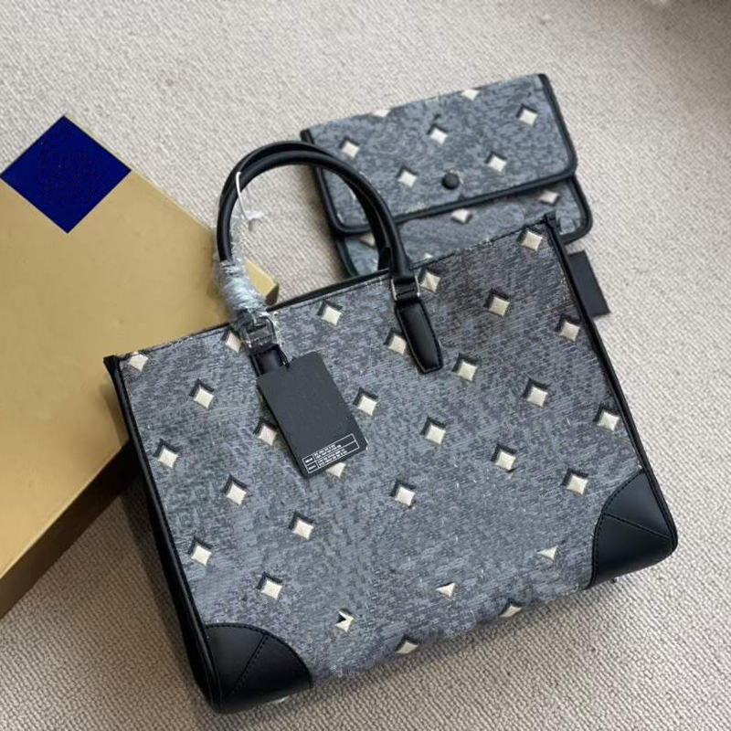 5A+ oversized tote bag, jacquard weave, three-dimensional picture wallet, luxury designer ladies handbag, spotted plaid shopping bag, patent leather luggage clutch, White
5A+ oversized tote bag, jacquard weave, three-dimensional picture wallet, luxury designer ladies handbag, spotted plaid shopping bag, patent leather luggage clutch, White