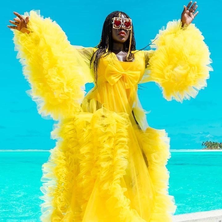 2021 Summer Yellow Evening Dress Celebrity Gowns Ruffles See Thru Plus Size Bridal Sleepwear Bathrobes Party Wear Tiered Robes