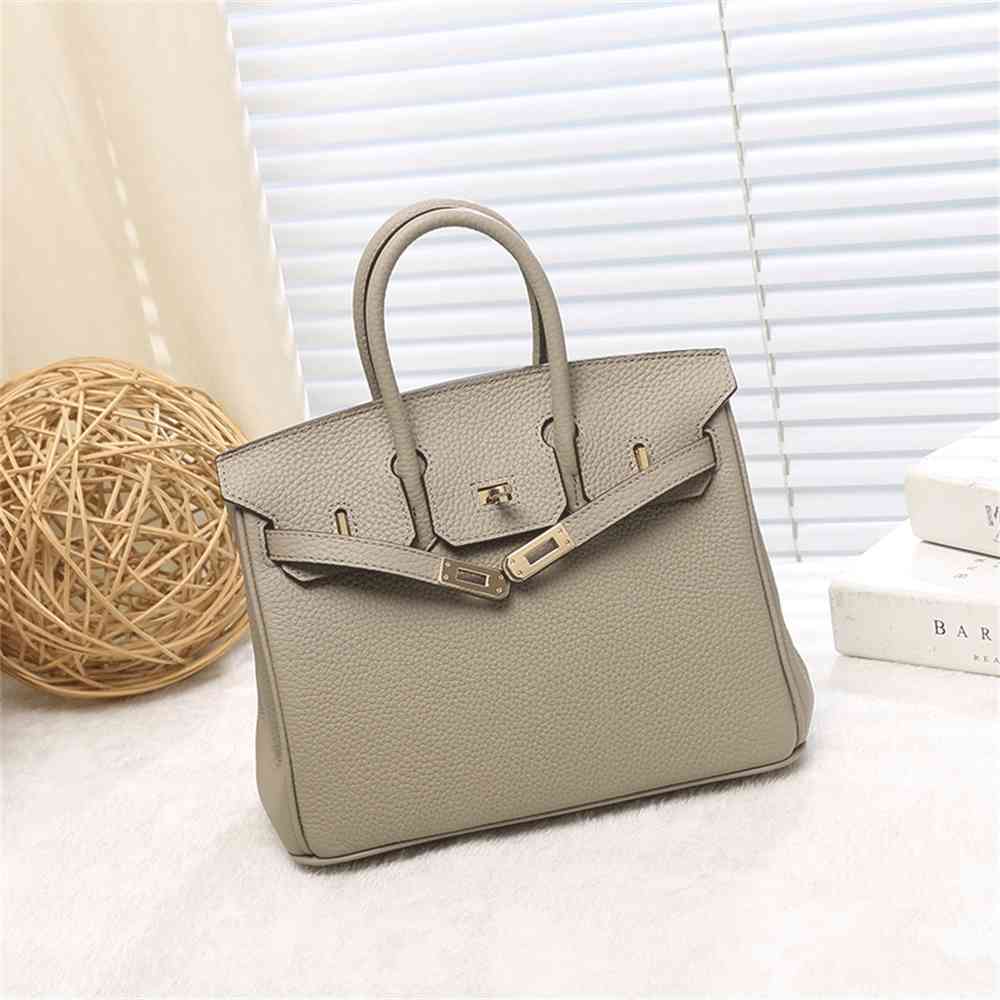 Premium Outlets 70% Off 2021 winter new bag women's autumn and fashion Single Shoulder Messenger Hand simple pure color, Red;black
Premium Outlets 70% Off 2021 winter new bag women's autumn and fashion Single Shoulder Messenger Hand simple pure color, Red;black