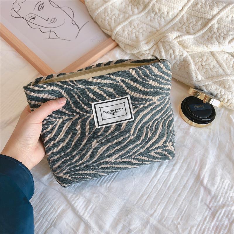 Cosmetic Bags & Cases Zebra Pattern Makeup Bag Large Travel Toiletry Women Retro Pouch Girl Beauty Case Necesserie Make Up Organizer, Red
Cosmetic Bags & Cases Zebra Pattern Makeup Bag Large Travel Toiletry Women Retro Pouch Girl Beauty Case Necesserie Make Up Organizer, Red