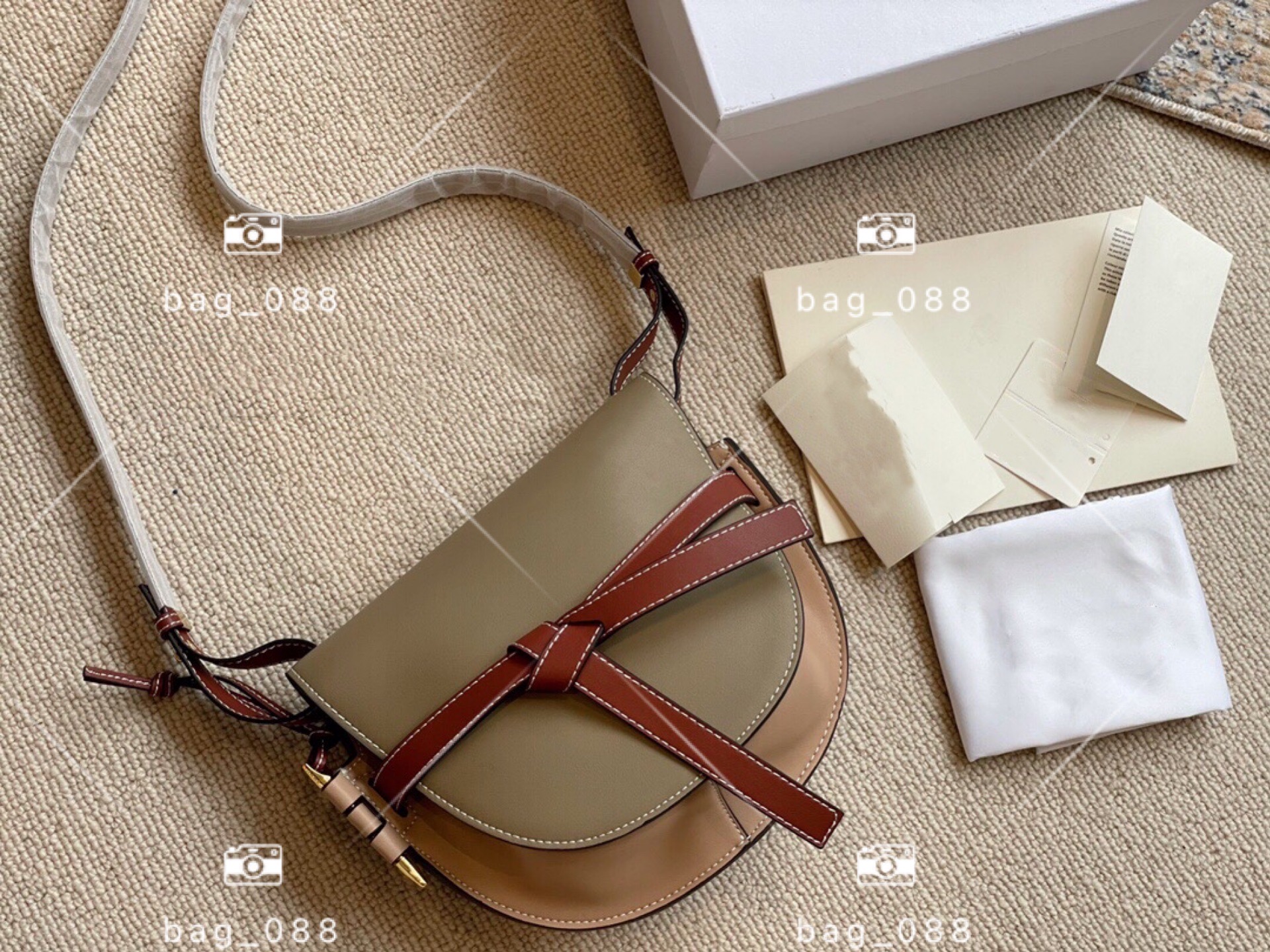 Autumn/winter Fashion Must-have Saddle Bag With Contrasting Colors Bow Design Cross-body Bags Cowhide Elegant Ladylike Shoulder Package Arti
Autumn/winter Fashion Must-have Saddle Bag With Contrasting Colors Bow Design Cross-body Bags Cowhide Elegant Ladylike Shoulder Package Arti