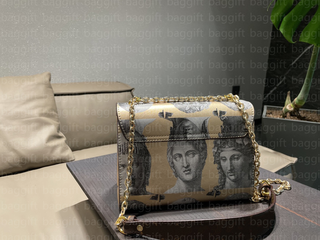 Twist MM Women Piero Fornasetti Luxury Designer CrossBody Chain Bags Italy Printing Golden Metallic Twist-Lock saling Handbag water wave Leather Purse Shoulder Bag, For balance fees;no bag
Twist MM Women Piero Fornasetti Luxury Designer CrossBody Chain Bags Italy Printing Golden Metallic Twist-Lock saling Handbag water wave Leather Purse Shoulder Bag, For balance fees;no bag