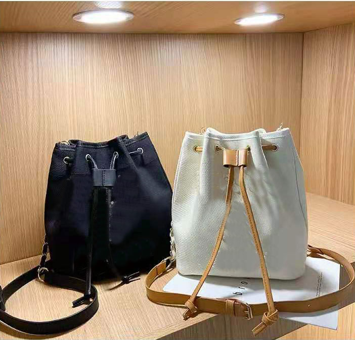 2021 Designer Totes Shoulder Bags womens luxury classic letter printed Crossbody bucket bag fashion high quality handbag, Not sale
2021 Designer Totes Shoulder Bags womens luxury classic letter printed Crossbody bucket bag fashion high quality handbag, Not sale