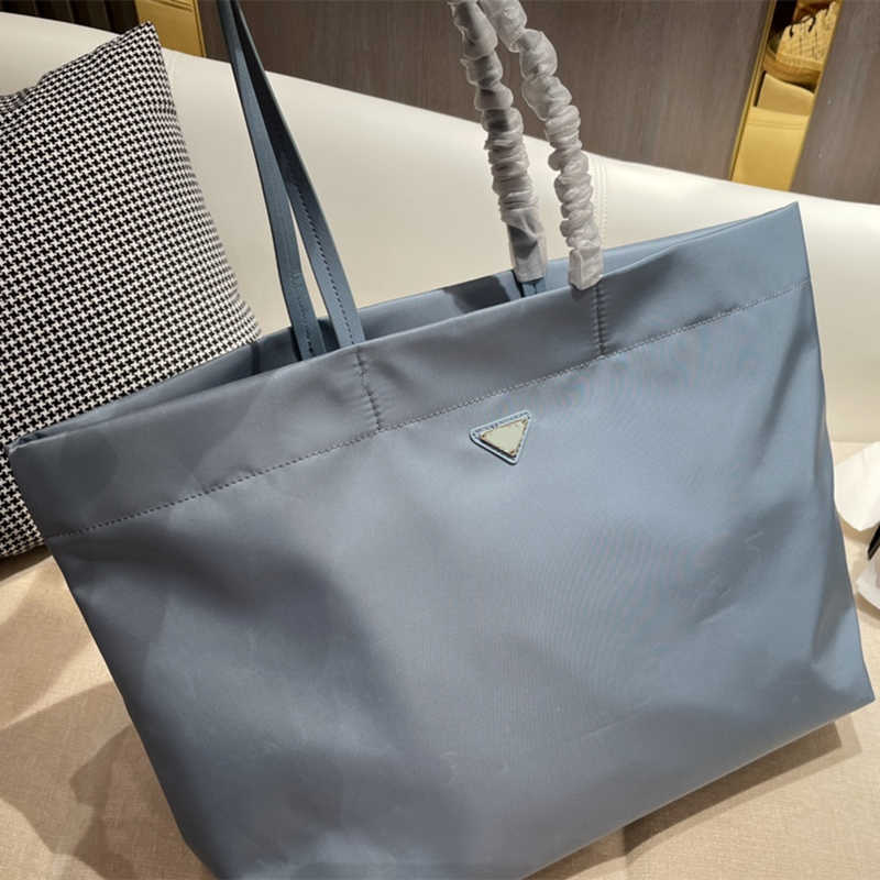 2021 tote designer bag drawstring bags handbags leather high-capacity evening party shopping business occasions two colors with exquisite pa
2021 tote designer bag drawstring bags handbags leather high-capacity evening party shopping business occasions two colors with exquisite pa