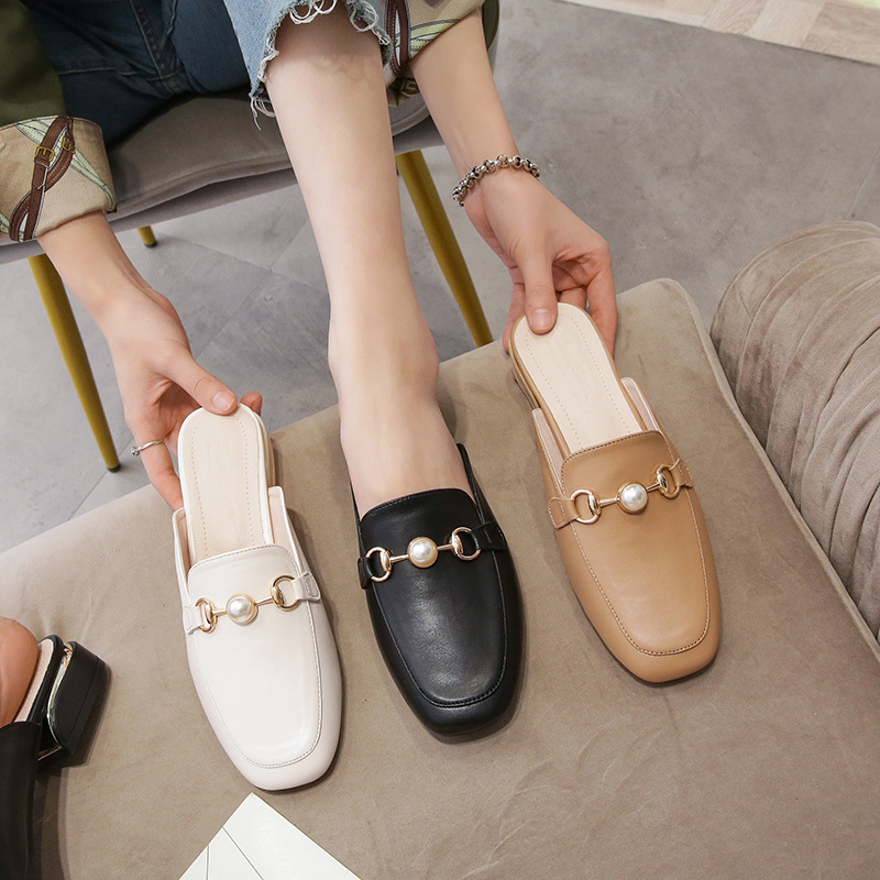 Plus Size 34~43 Summer Women Low Heel Mules Female Round Toe Pearls Buckle Brand Design Slip On Black PU Leather Slippers 210520, 123-1-black
Plus Size 34~43 Summer Women Low Heel Mules Female Round Toe Pearls Buckle Brand Design Slip On Black PU Leather Slippers 210520, 123-1-black
