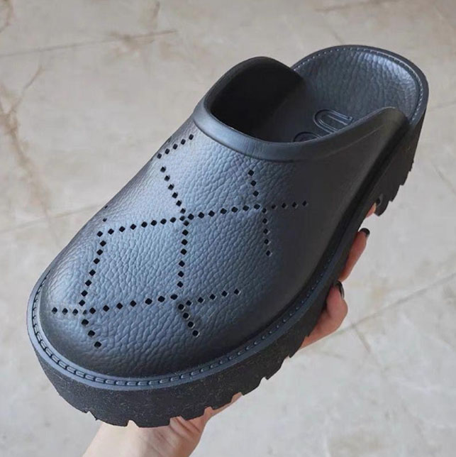 Direct selling high-quality men's and women's slippers fashion Baotou hollow out thick soled sandals summer bathroom beach shoes S, Black
Direct selling high-quality men's and women's slippers fashion Baotou hollow out thick soled sandals summer bathroom beach shoes S, Black
