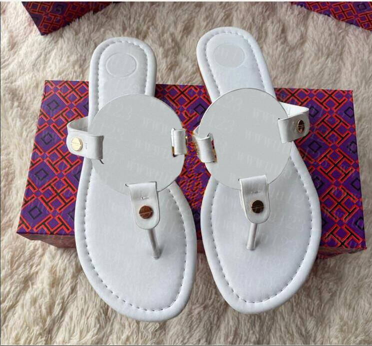 2021 Women Sandals Hollow out logo Flat Slippers Sandal Studded Girl Shoes Arrivel Jelly Platform Slides Lady Flip Flops with Box 35-43
2021 Women Sandals Hollow out logo Flat Slippers Sandal Studded Girl Shoes Arrivel Jelly Platform Slides Lady Flip Flops with Box 35-43