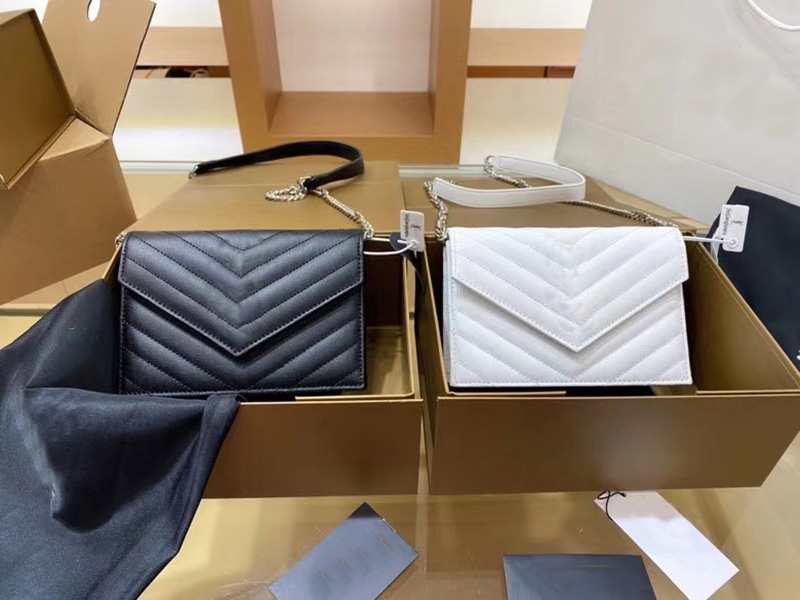 2021 fashion high-end brand luxury ladies envelope bag, hand-held diagonal and single-shoulder
2021 fashion high-end brand luxury ladies envelope bag, hand-held diagonal and single-shoulder