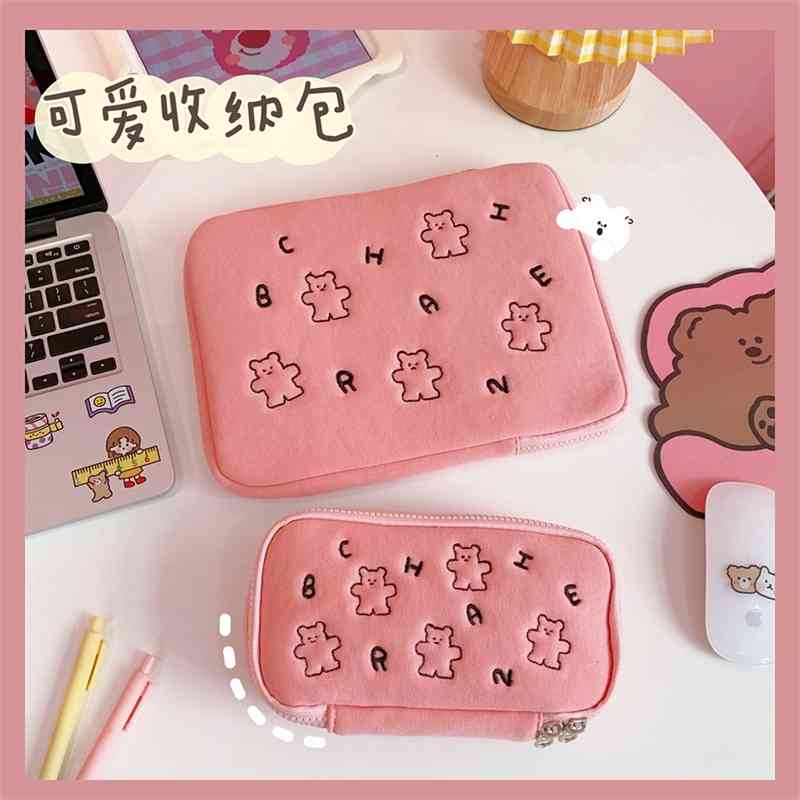 Ins Japan and South Korea cartoon bear embroidered Plush Korean flat pad daily necessities hand cosmetics storage bag, 1. embroidered bear pencil case
Ins Japan and South Korea cartoon bear embroidered Plush Korean flat pad daily necessities hand cosmetics storage bag, 1. embroidered bear pencil case