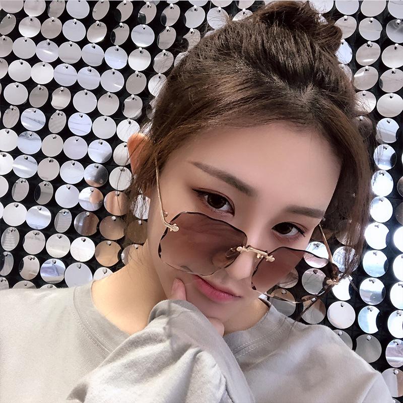 High Qulity Women's Rimless Square Sunglasses Metal 2021 Chic Shades Fashion Luxury Sexy Female Ladies Purple Eyewear
High Qulity Women's Rimless Square Sunglasses Metal 2021 Chic Shades Fashion Luxury Sexy Female Ladies Purple Eyewear