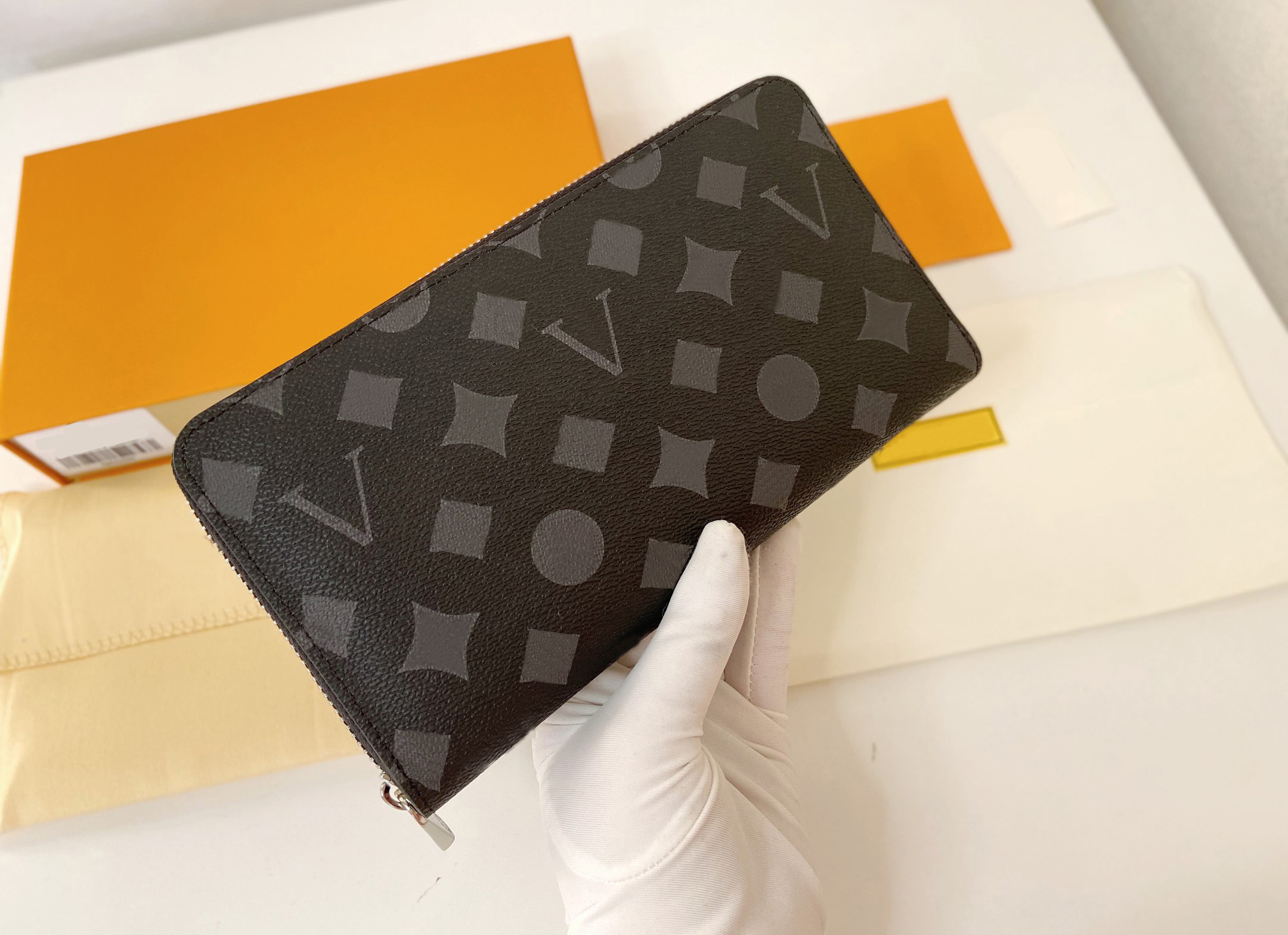 2021 Fashion flowers designer wallets luxurys Men Women leather bags High Quality Classic Letters Key coin Purse Original Box Plaid card holder M60003B, Make up the difference
2021 Fashion flowers designer wallets luxurys Men Women leather bags High Quality Classic Letters Key coin Purse Original Box Plaid card holder M60003B, Make up the difference