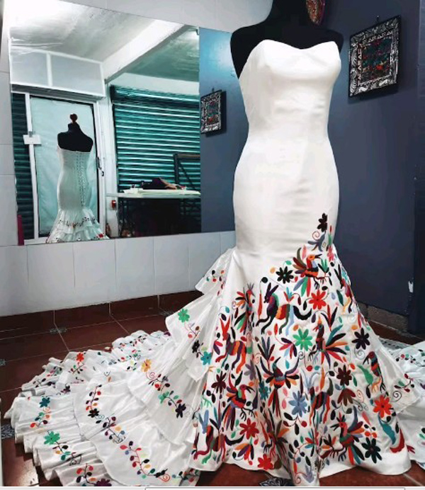 2022 Vintage Mulitcolor Embroiderer Wedding Dress Mexican Style Satin Five Layers Long Train Strapless Party Bridal Dresses Plus Size