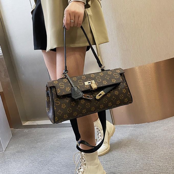 Designer Bag Fashion Korean Wide Shoulder Strap One-Shoulder Floral Handbag Versatile Boston Luxury Pillow Bags Trendy Purse, 01
Designer Bag Fashion Korean Wide Shoulder Strap One-Shoulder Floral Handbag Versatile Boston Luxury Pillow Bags Trendy Purse, 01