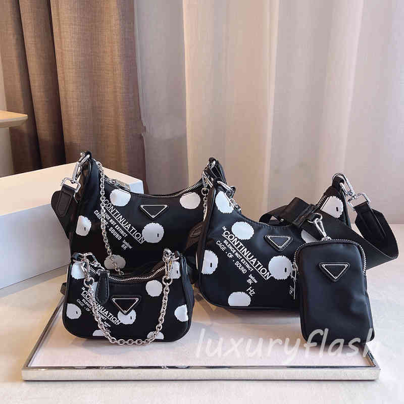 Large-capacity Handbags2021 Newtest Designers Crossbody Bags Nylon Polka Dot Letter Messenger Purses Women Fashion Luxurys Shoulder Bag High
Large-capacity Handbags2021 Newtest Designers Crossbody Bags Nylon Polka Dot Letter Messenger Purses Women Fashion Luxurys Shoulder Bag High