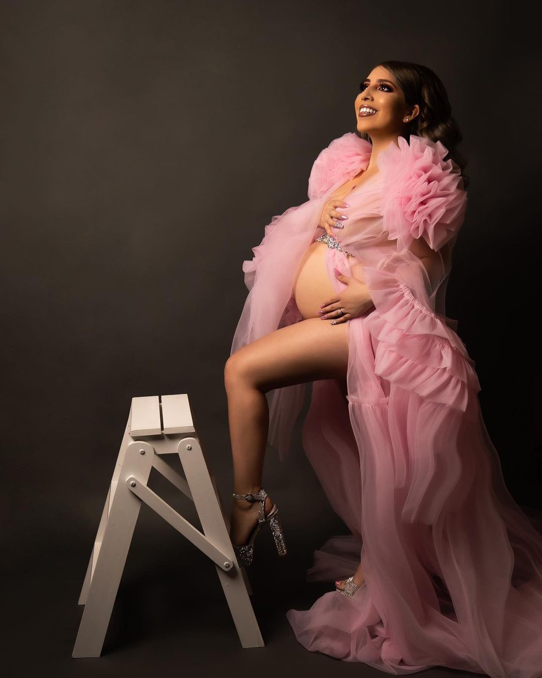 Elegant Pink Maternity Sleepwear for Photoshoot Tulle Bathrobe Sexy Off Shoulder Long Sleeve Tiered Ruffles Prom Dress
