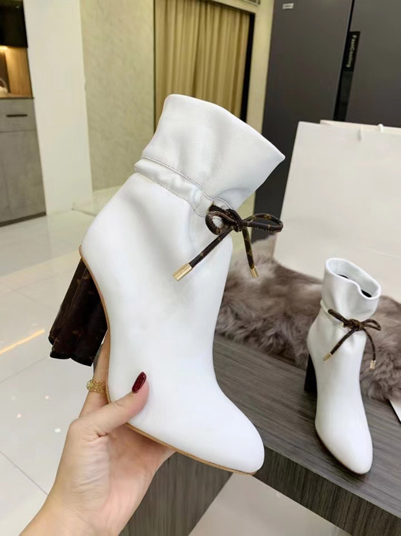 Fashion Luxury High Heel Boots Designer cowhide Real leather Black White Classic Plum Blossom Heels Letter Slip On Ankle Booties Size 34-42, As pic
Fashion Luxury High Heel Boots Designer cowhide Real leather Black White Classic Plum Blossom Heels Letter Slip On Ankle Booties Size 34-42, As pic