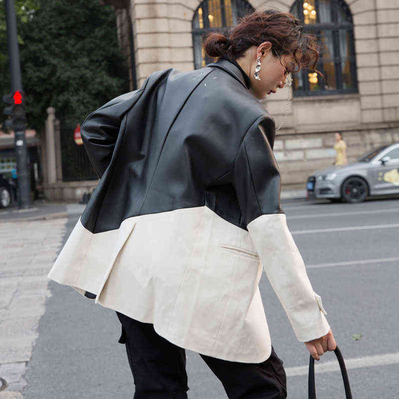 [EWQ] Notched Long Sleeve Patchwork Casual Blazers Female Autumn Korean Hit Color Coat PU Leather Jacket For Women 211122